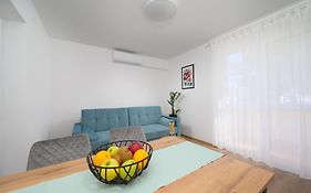 Apartment Pina